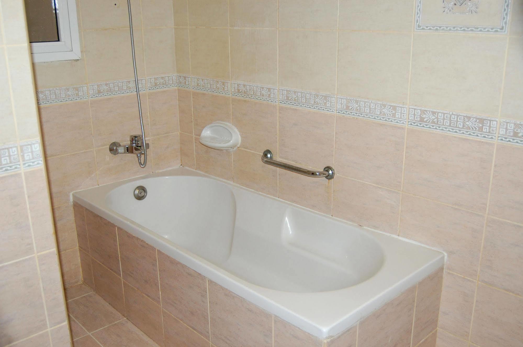 Al Ferdous Hotel Apartment Sharjah Ngoại thất bức ảnh